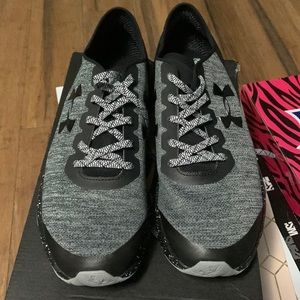 Under Armour Sneakers